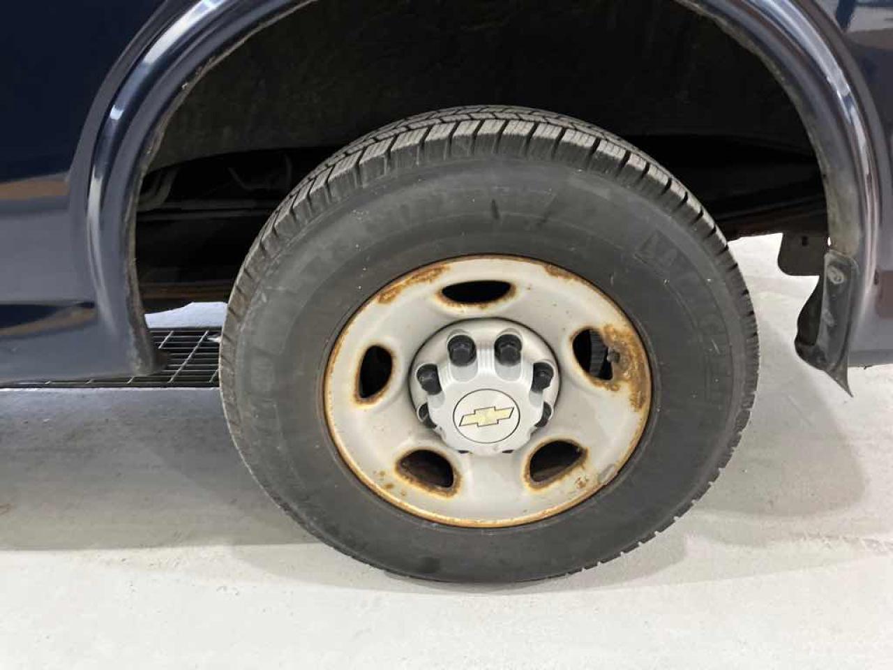 2008 Chevrolet Express G2500 - Photo #21