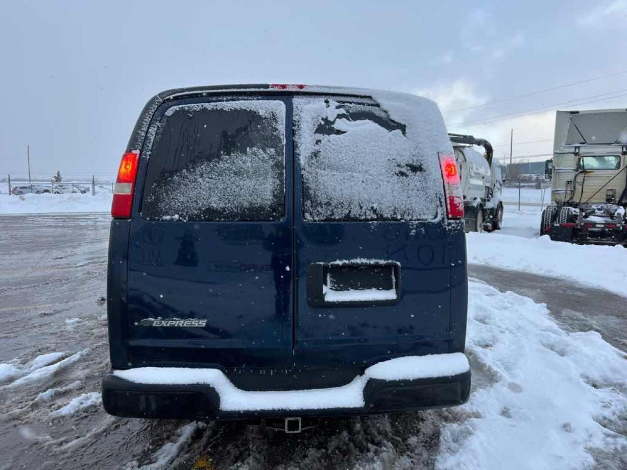 2008 Chevrolet Express G2500 - Photo #5