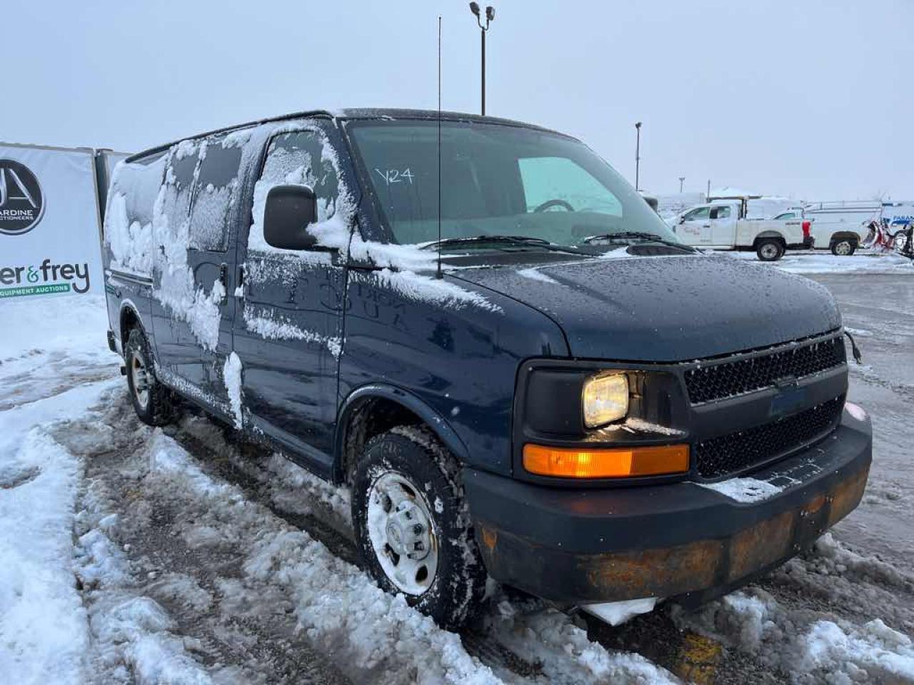 2008 Chevrolet Express G2500 - Photo #3