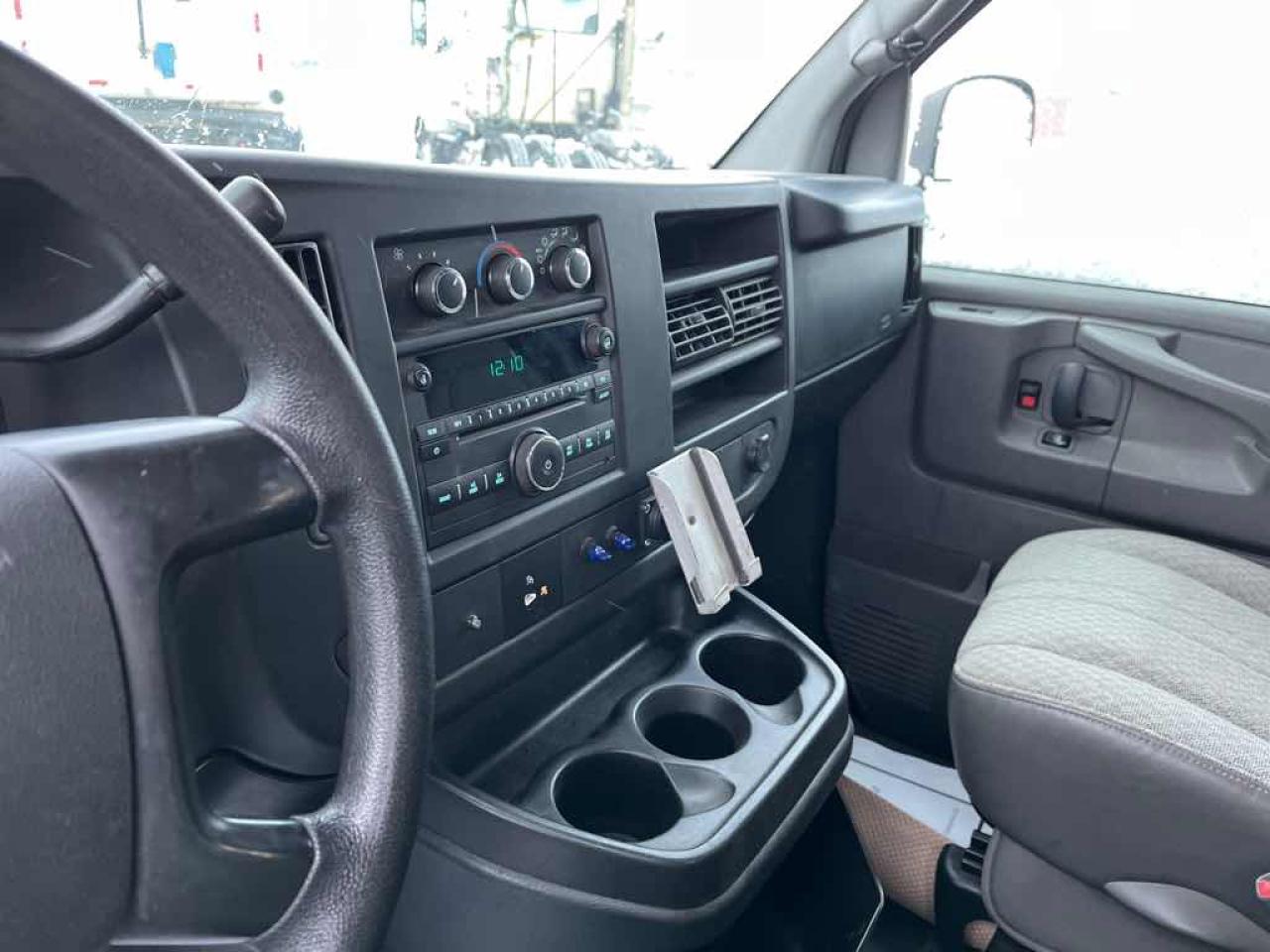 2008 Chevrolet Express G2500 - Photo #10