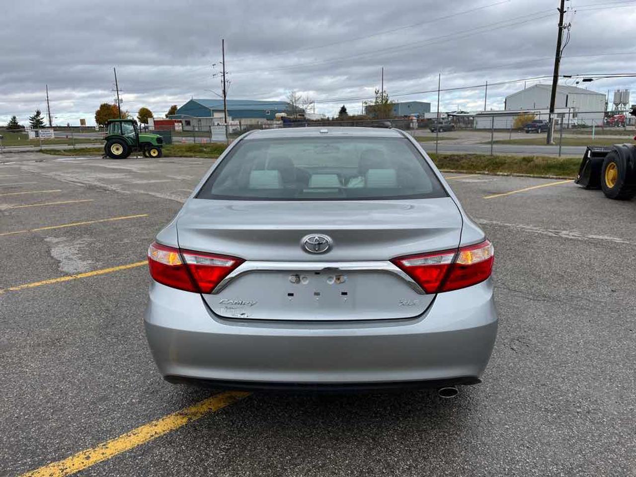 2017 Toyota Camry XLE Photo4