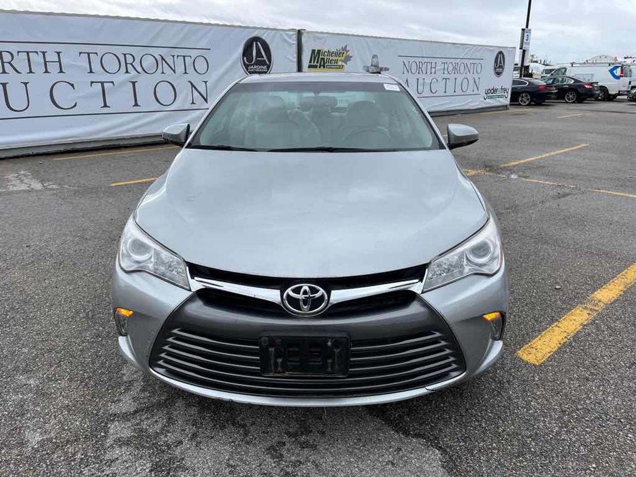 2017 Toyota Camry XLE Photo5