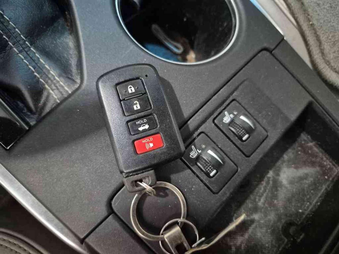 2017 Toyota Camry XLE Photo