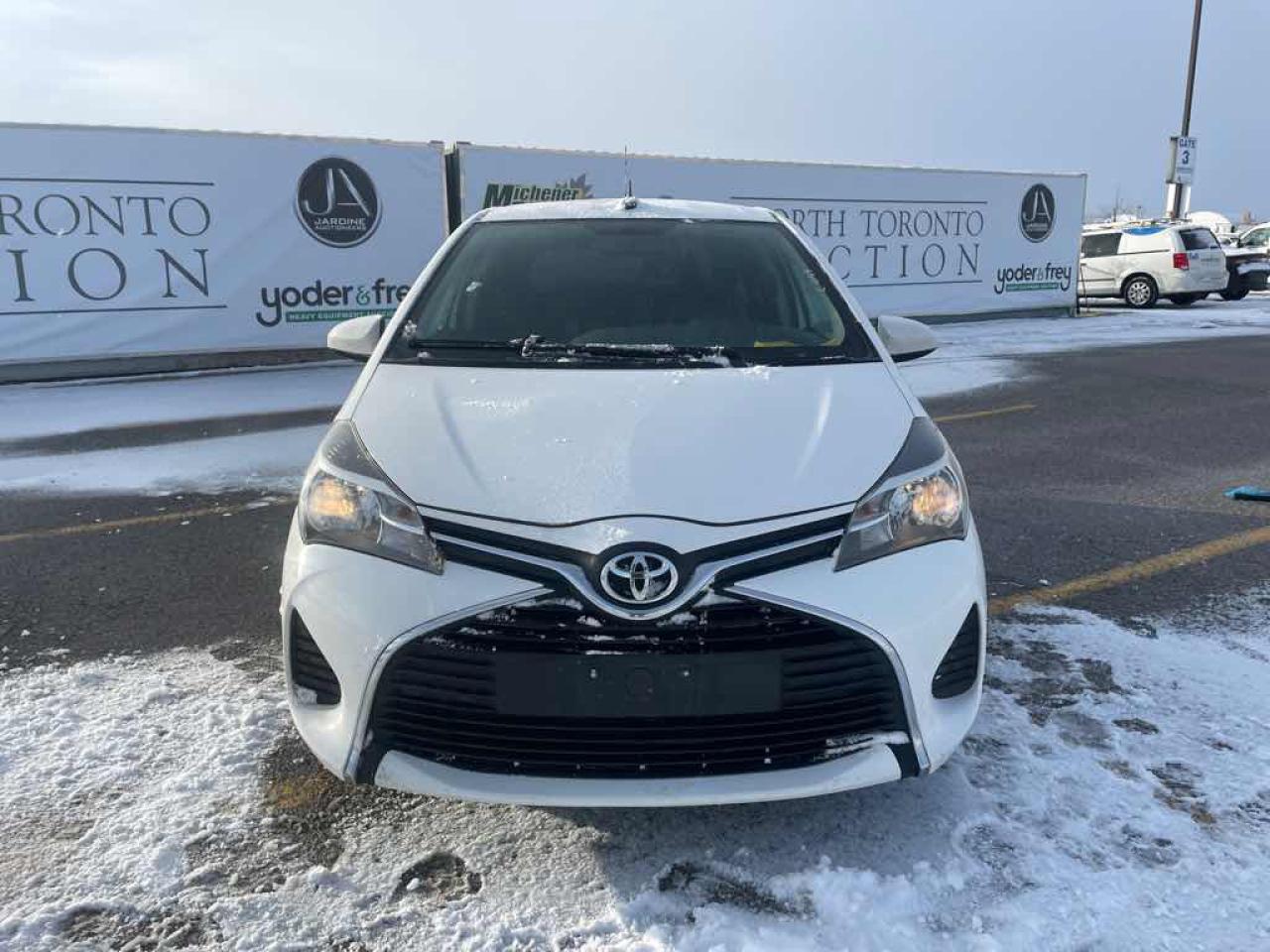 2015 Toyota Yaris  - Photo #2