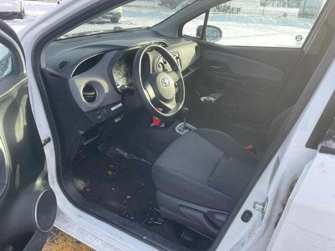 2015 Toyota Yaris  - Photo #8