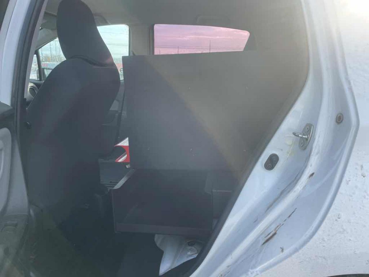 2015 Toyota Yaris  - Photo #12