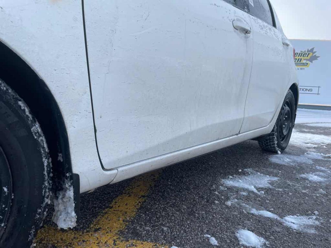 2015 Toyota Yaris  - Photo #15