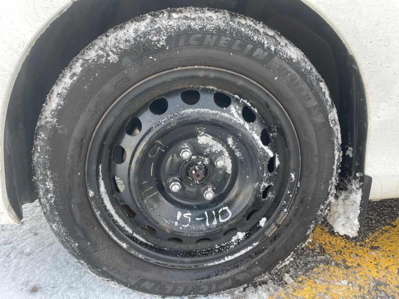 2015 Toyota Yaris  - Photo #14