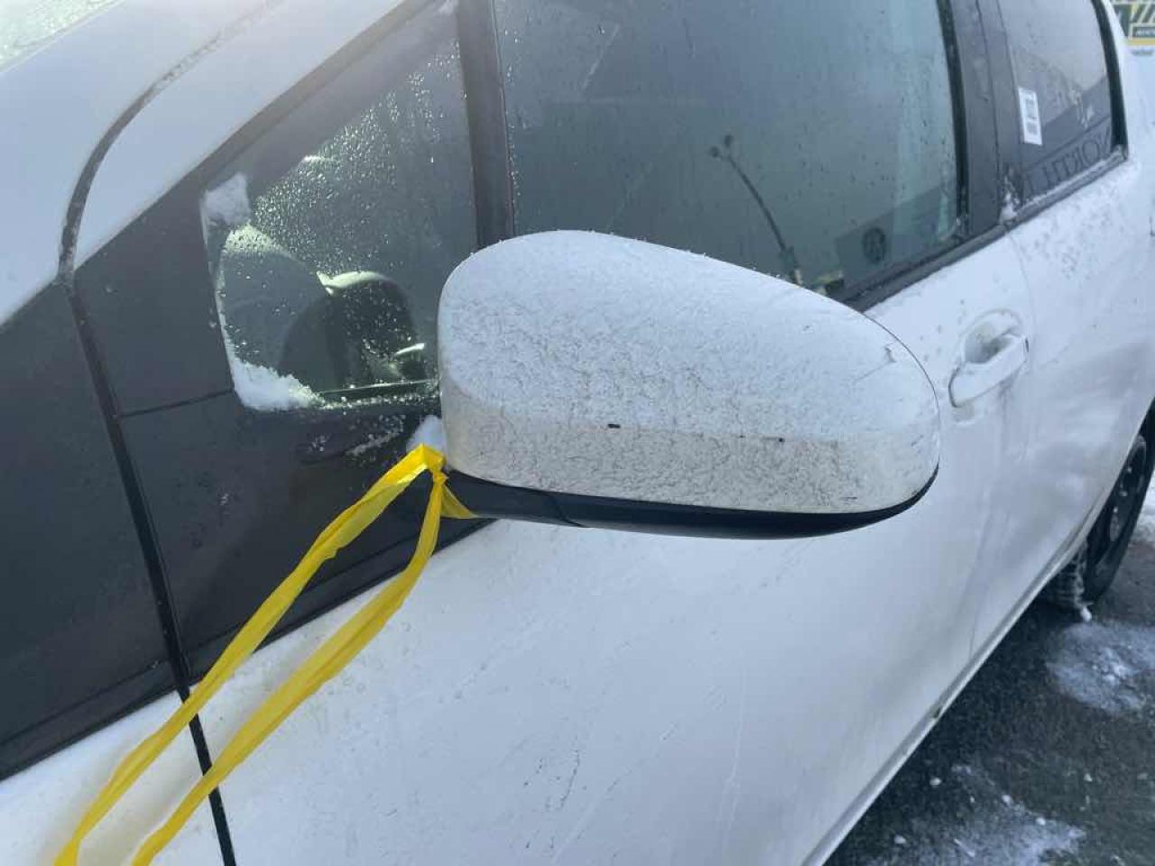 2015 Toyota Yaris  - Photo #16