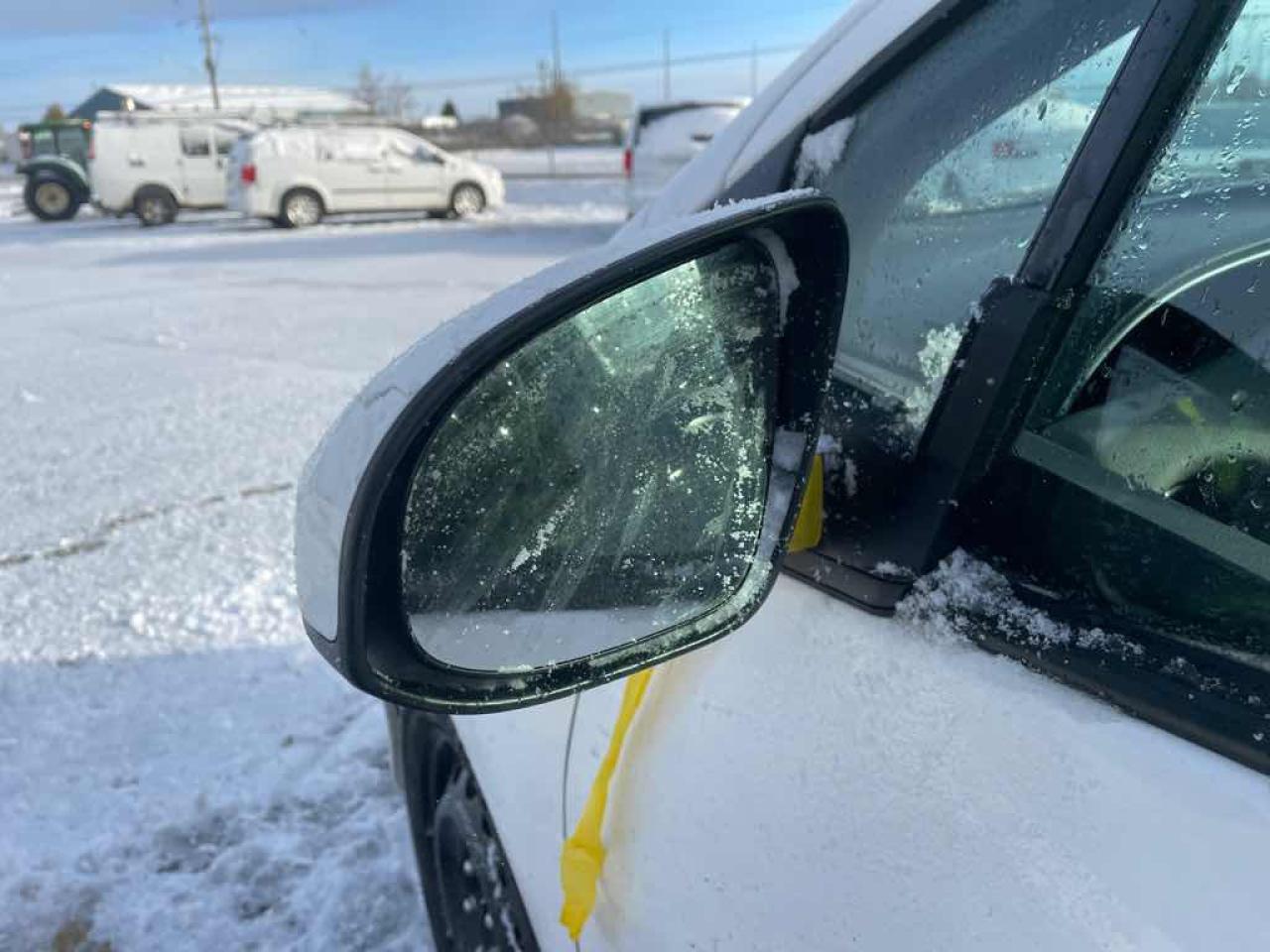 2015 Toyota Yaris  - Photo #17