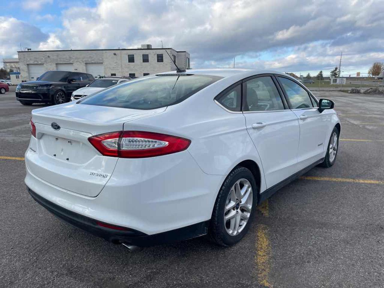 2014 Ford Fusion S Hybrid Photo3