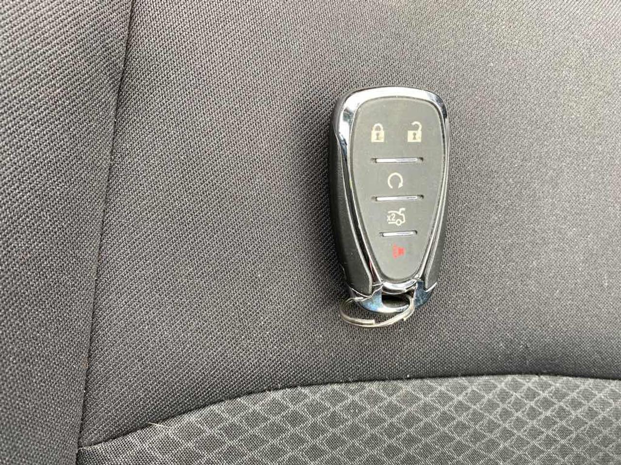 2017 Chevrolet Malibu HYBRID Photo