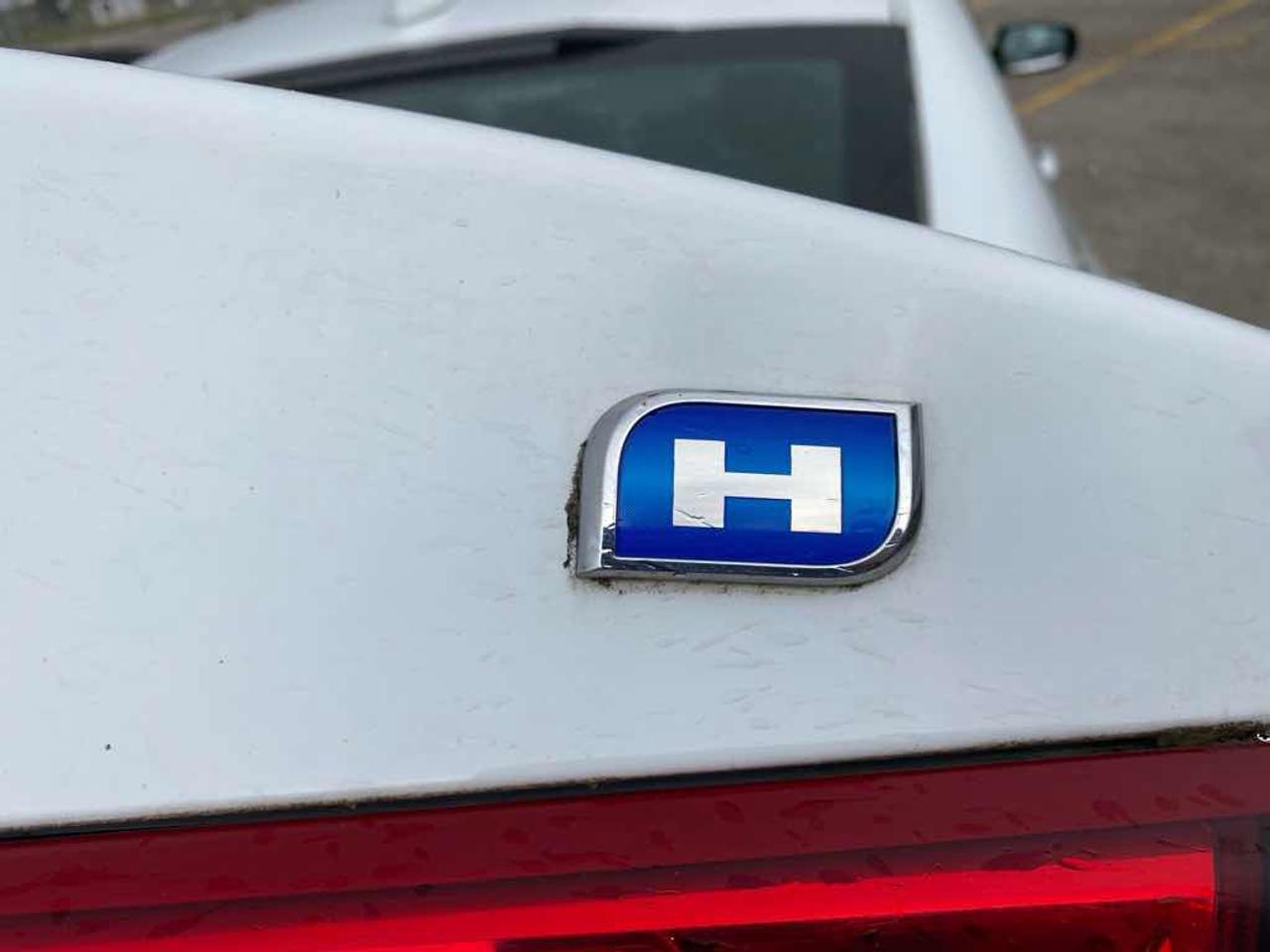 2017 Chevrolet Malibu HYBRID Photo