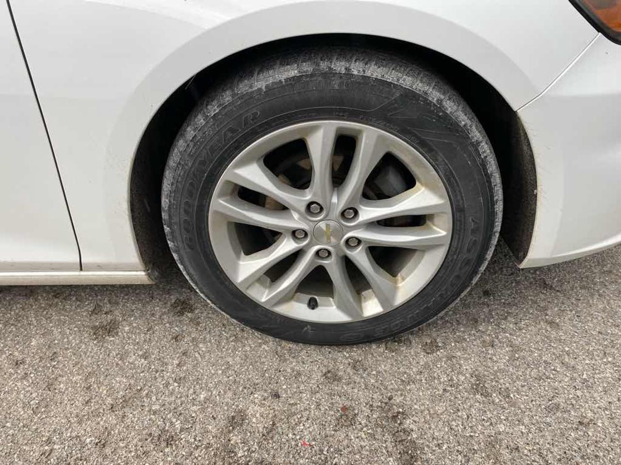 2017 Chevrolet Malibu HYBRID Photo