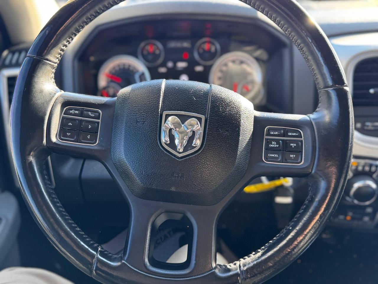 2014 RAM 1500 4WD Crew Cab SLT,CAM, B-TOOTH CERTIFEID NEW BRAKES - Photo #5