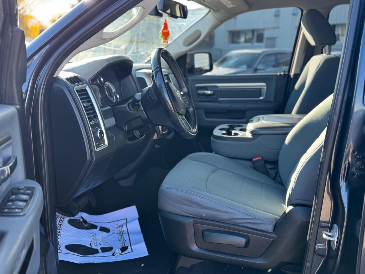 2014 RAM 1500 4WD Crew Cab SLT,CAM, B-TOOTH CERTIFEID NEW BRAKES - Photo #12