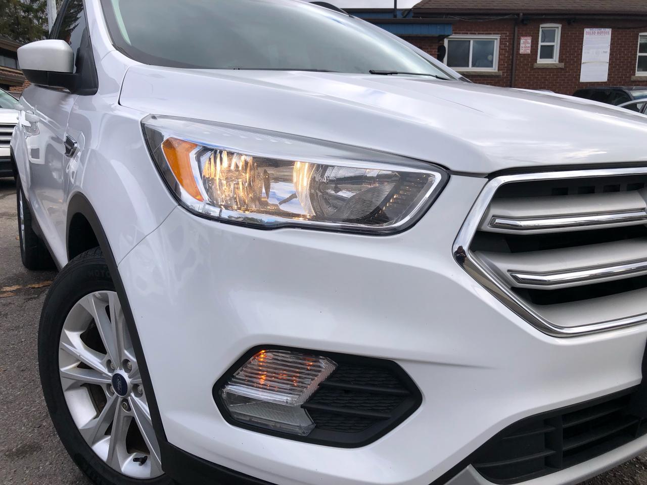 2018 Ford Escape SE / B.CAM / H.SEATS / ROOF RACK Photo