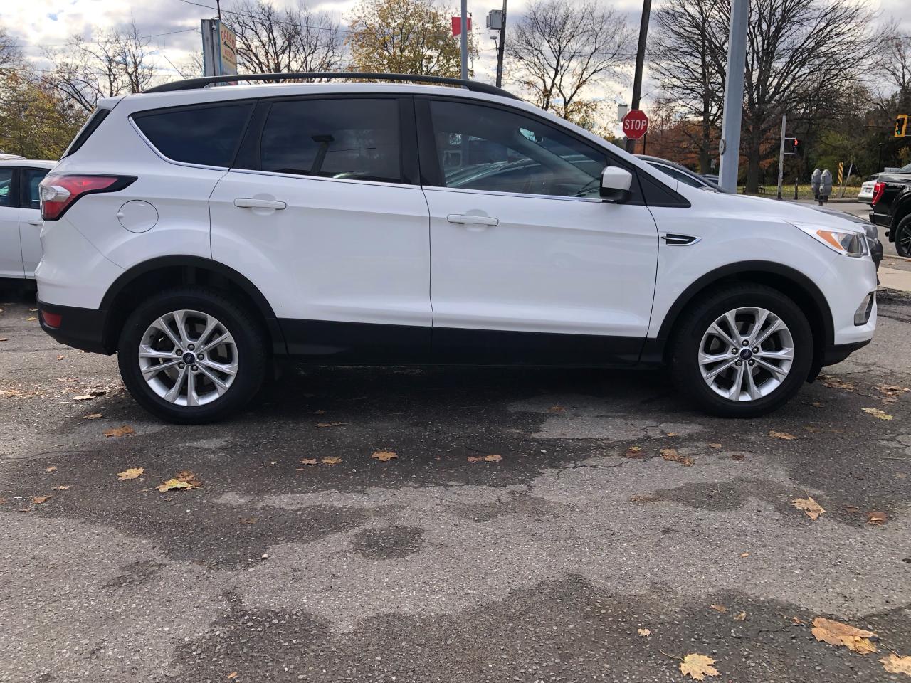 2018 Ford Escape SE / B.CAM / H.SEATS / ROOF RACK Photo24