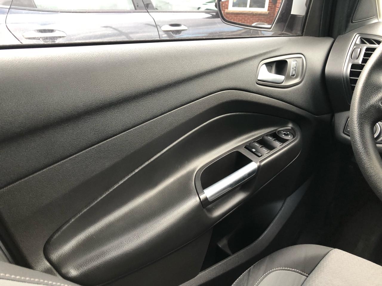 2018 Ford Escape SE / B.CAM / H.SEATS / ROOF RACK Photo12