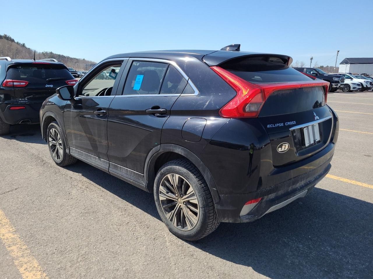 2020 Mitsubishi Eclipse Cross SE Photo3