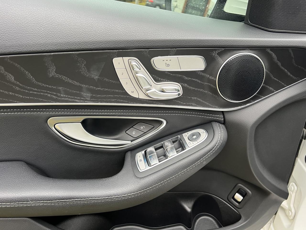 2016 Mercedes-Benz C-Class C300 Sport 4MATIC *Navigation / AMG Pkg / Clean CarFax - Photo #10