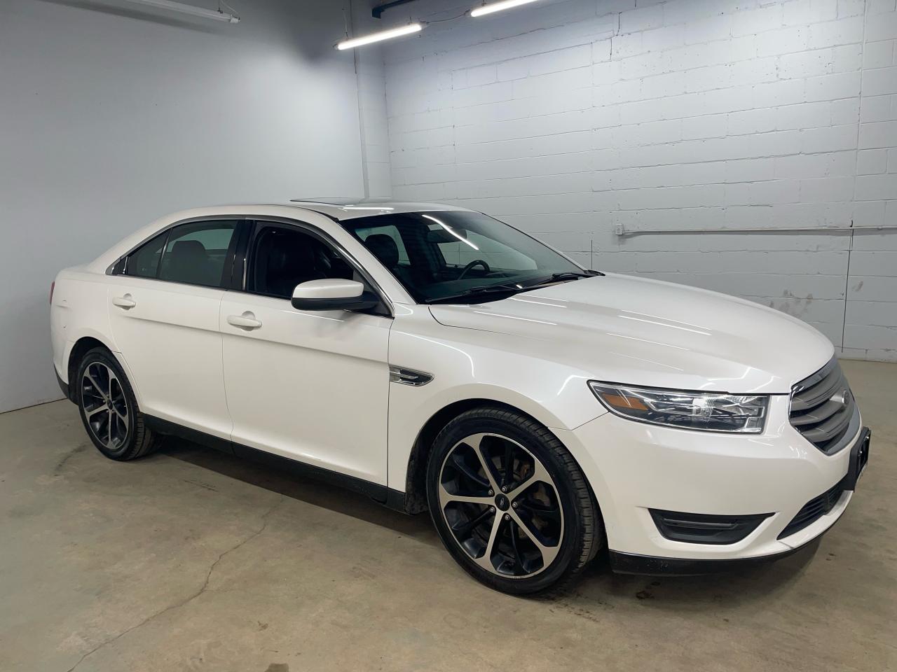 Used 2014 Ford Taurus SEL for sale in Guelph, ON