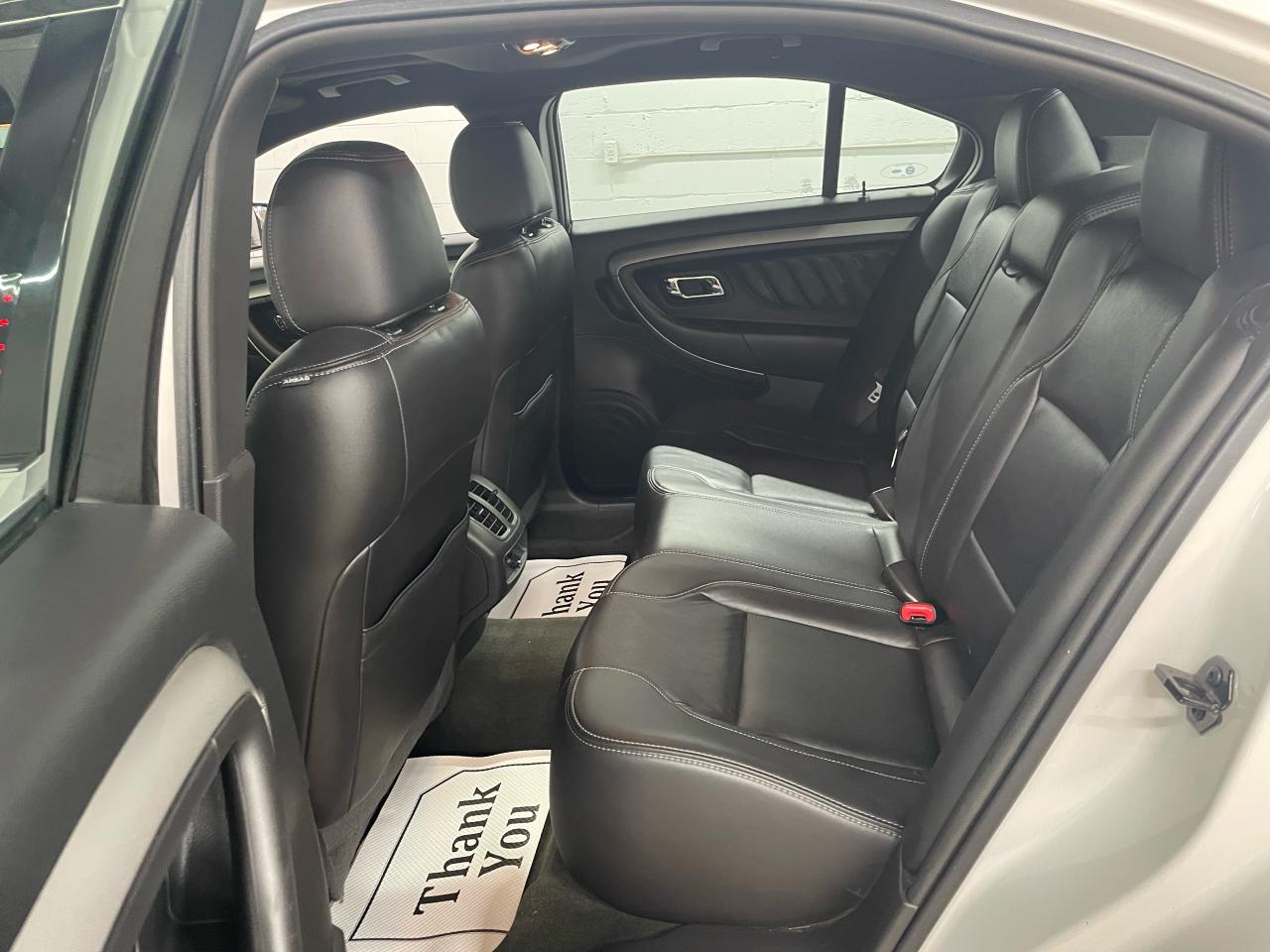 2014 Ford Taurus SEL Photo9