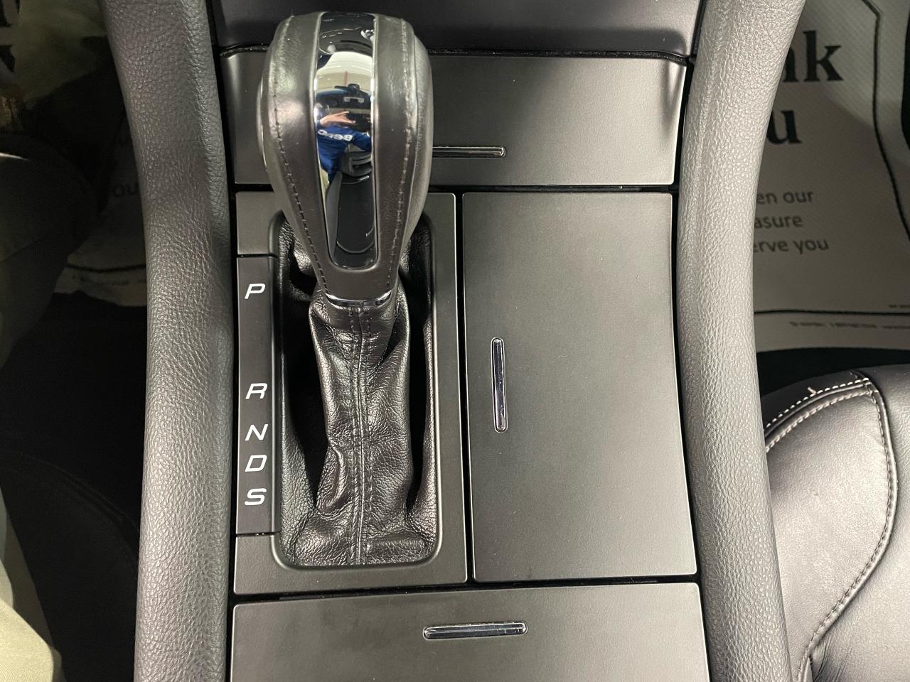 2014 Ford Taurus SEL Photo19