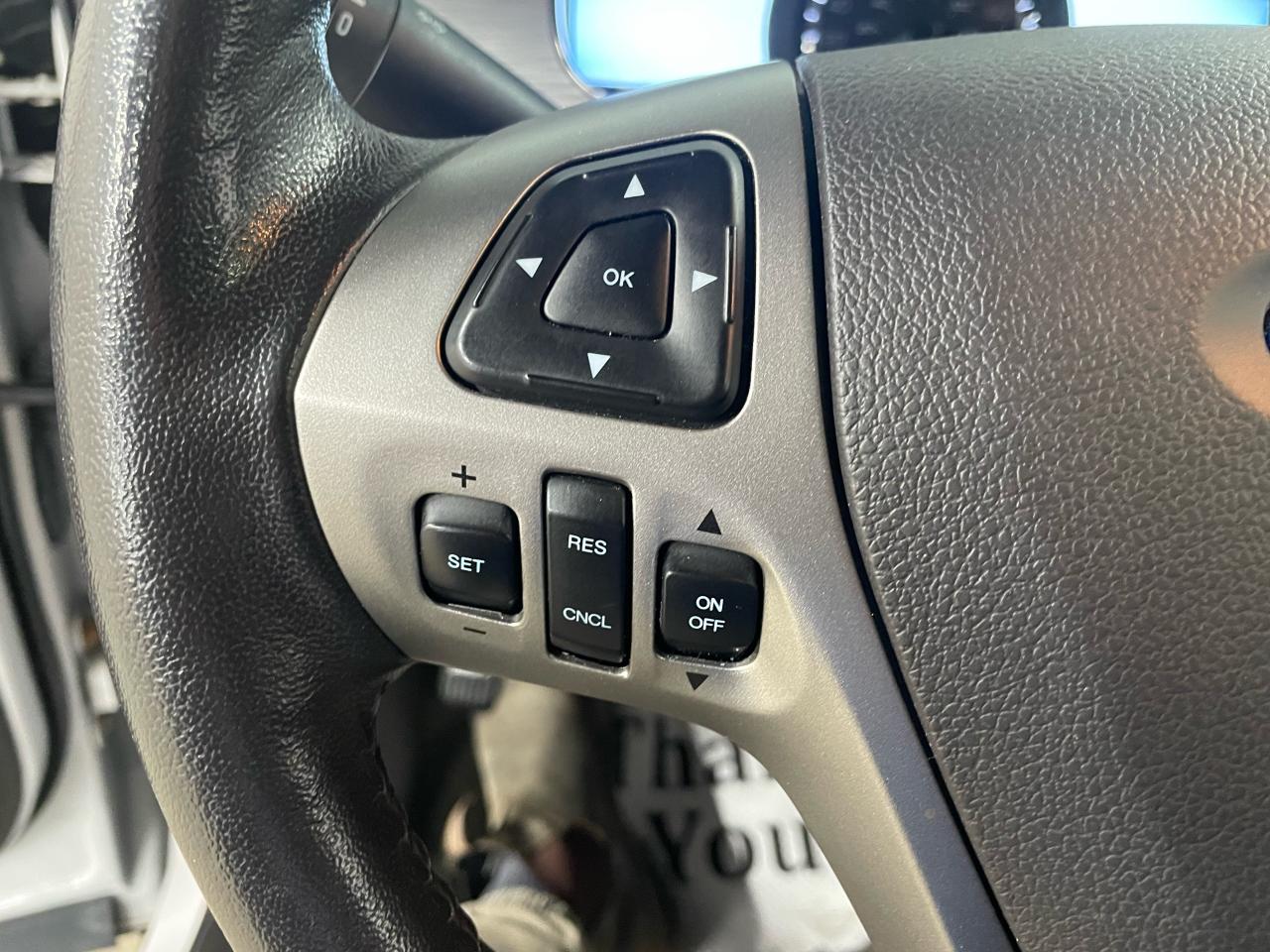 2014 Ford Taurus SEL Photo15