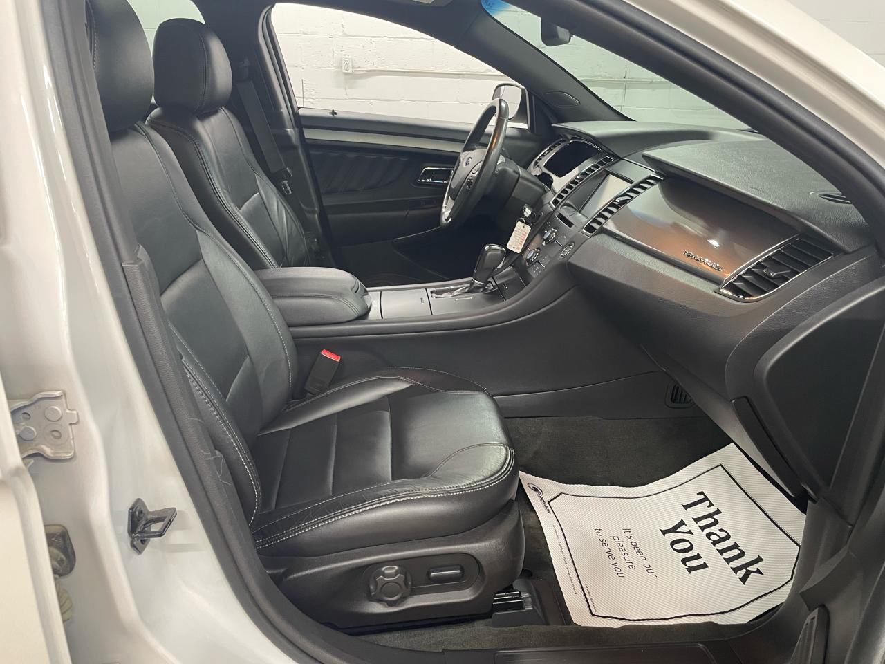 2014 Ford Taurus SEL Photo11