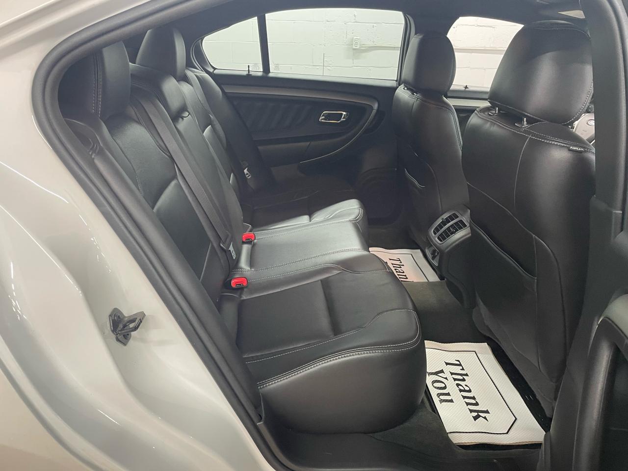 2014 Ford Taurus SEL Photo10