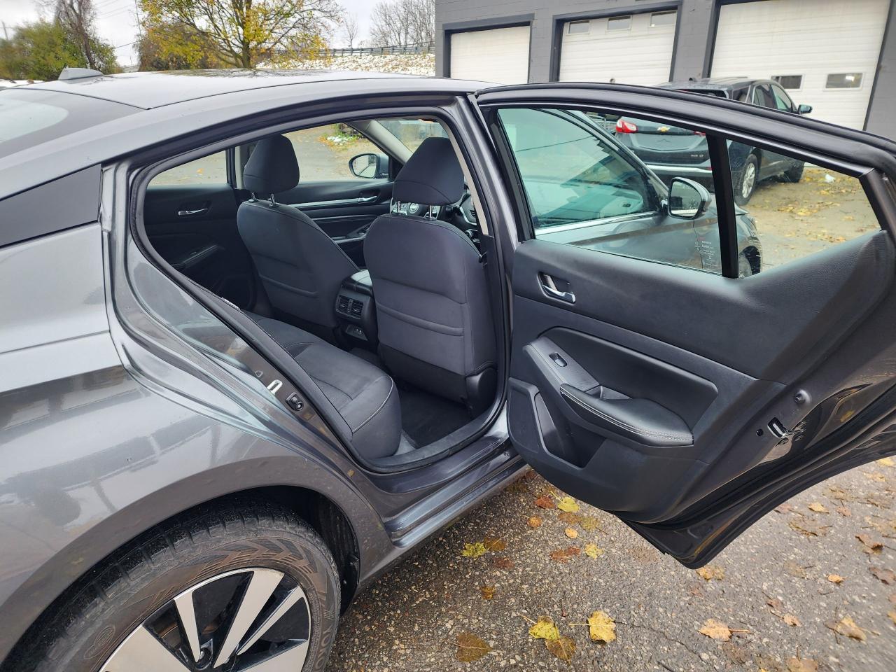 2019 Nissan Altima SV l Clean Carfax l Mint Condition l AWD Photo