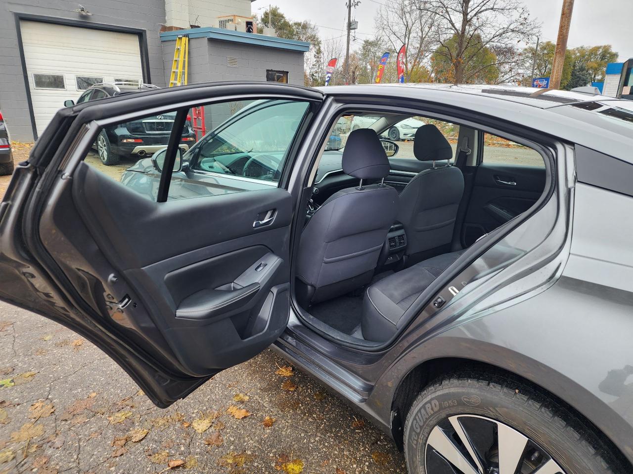 2019 Nissan Altima SV l Clean Carfax l Mint Condition l AWD - Photo #12