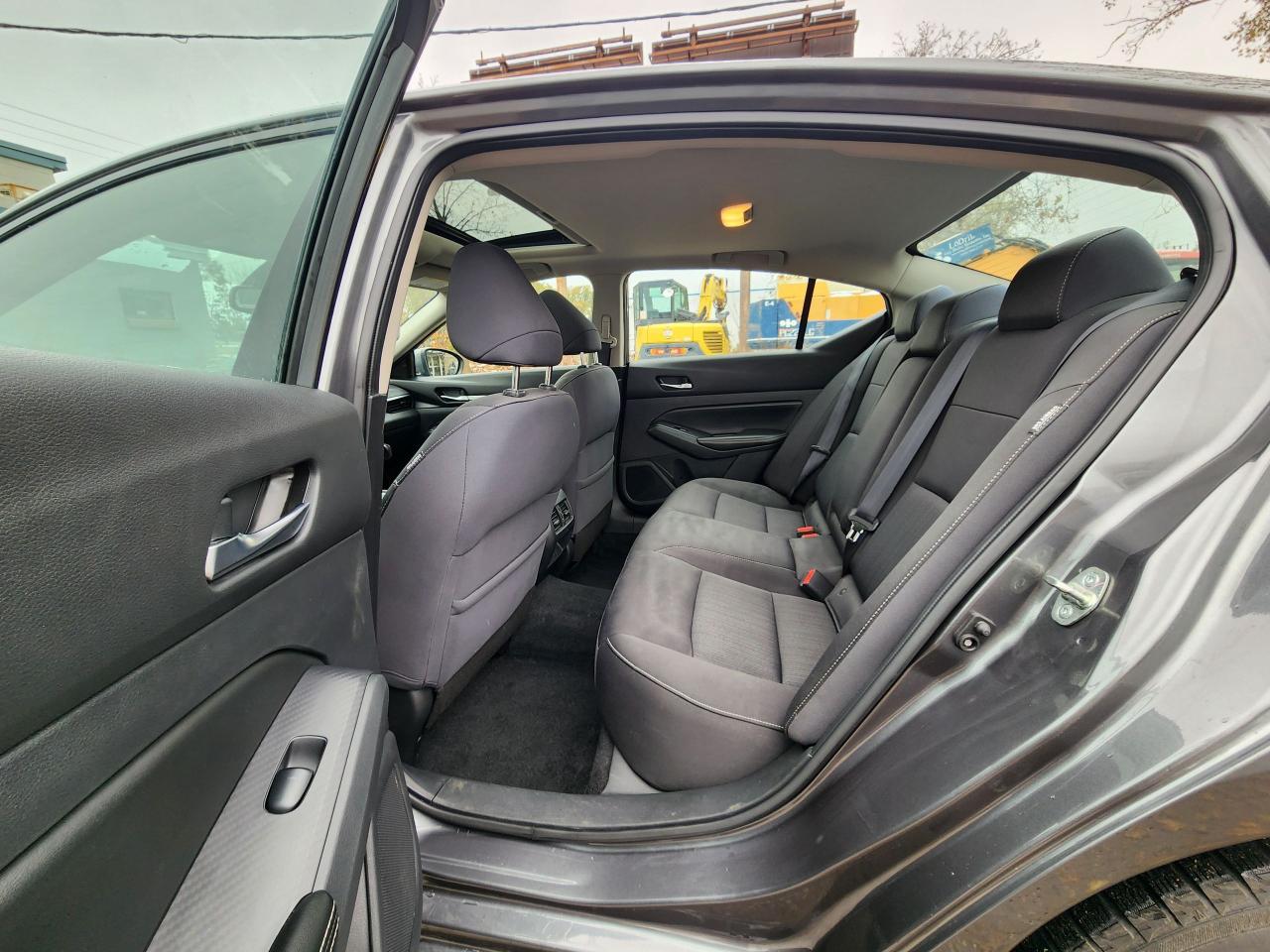 2019 Nissan Altima SV l Clean Carfax l Mint Condition l AWD Photo