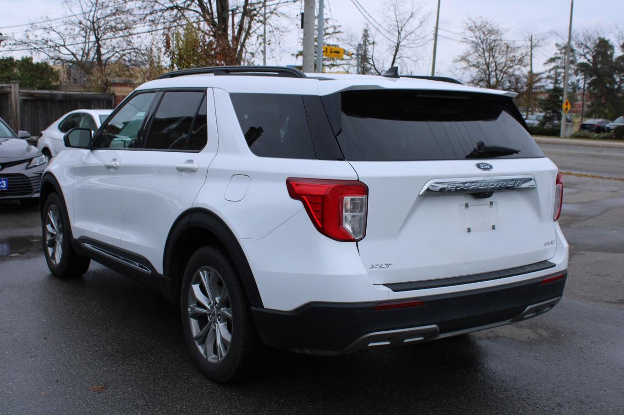 2023 Ford Explorer XLT 4WD Photo3