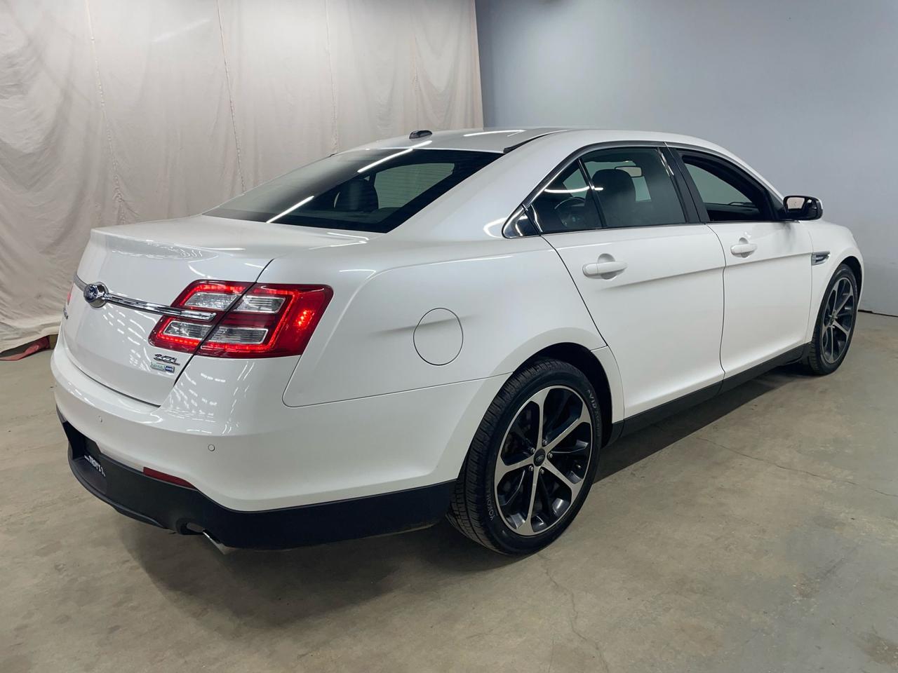 2014 Ford Taurus SEL