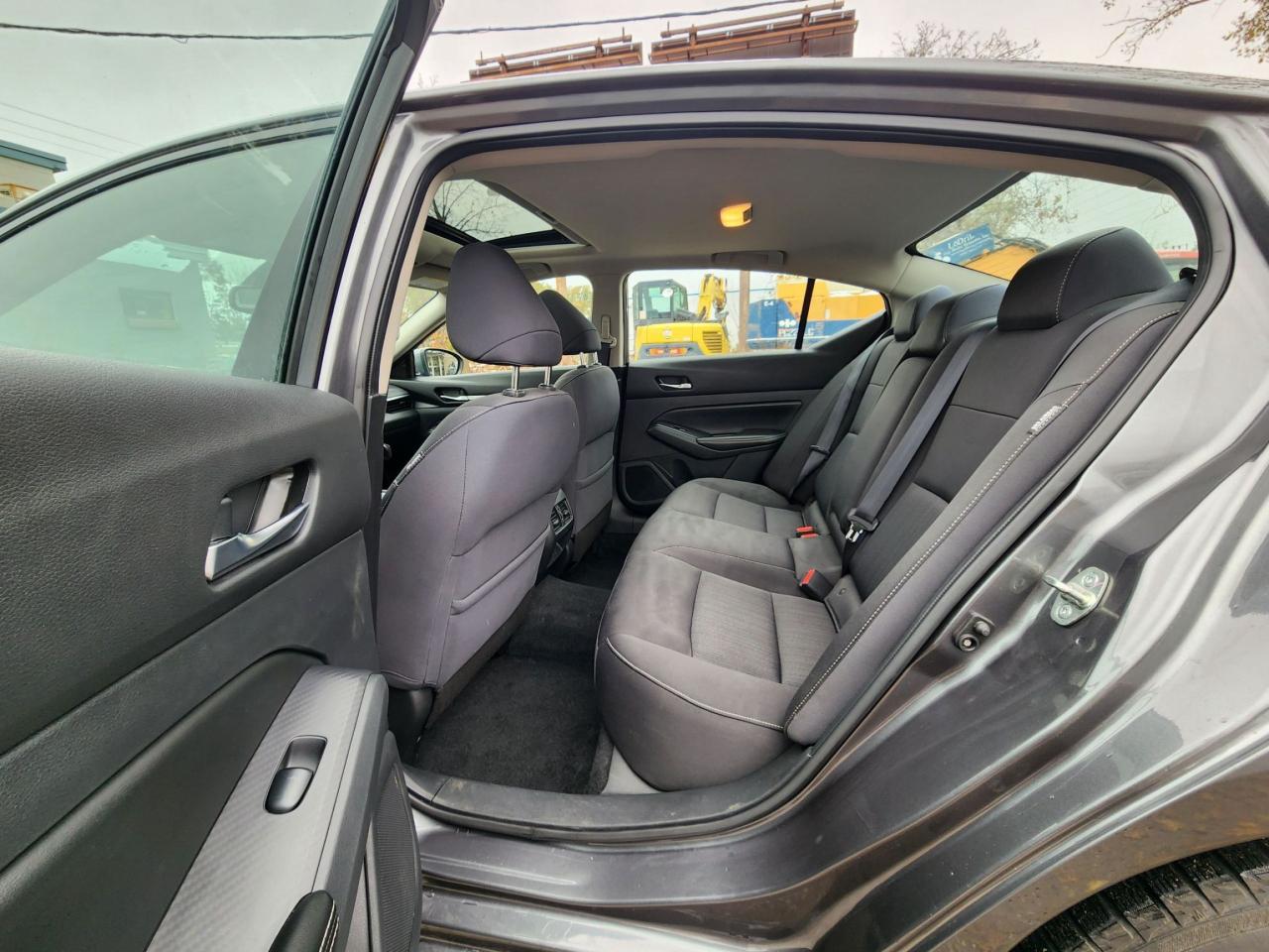 2019 Nissan Altima SV l Clean Carfax l Mint Condition l AWD