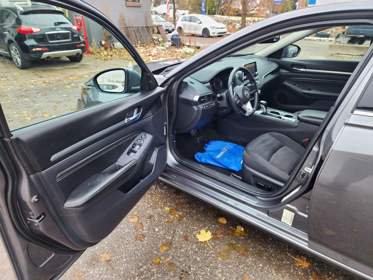 2019 Nissan Altima SV l Clean Carfax l Mint Condition l AWD