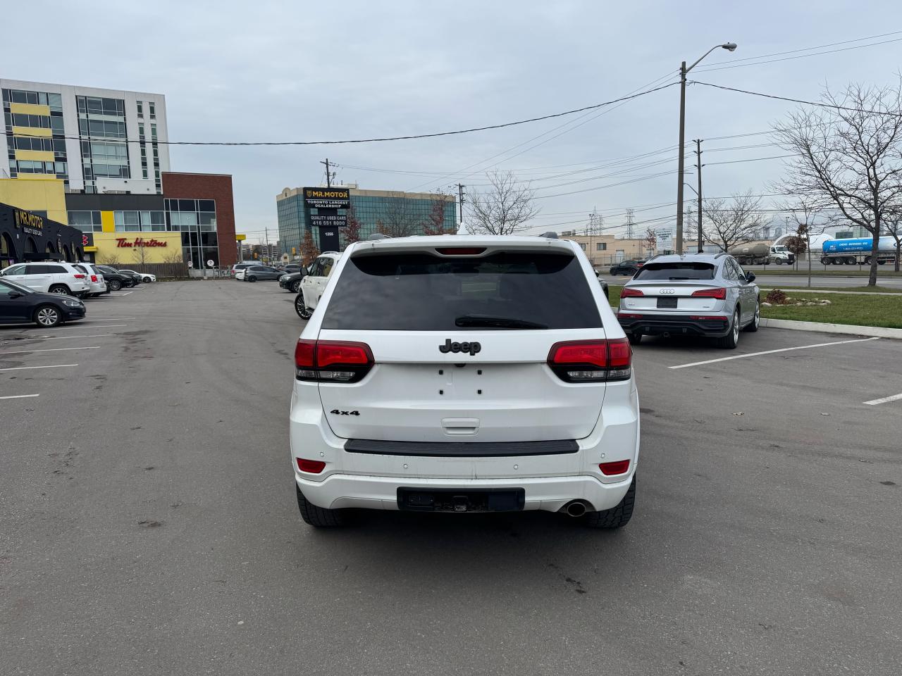 2019 Jeep Grand Cherokee ALTITUDE 4WD LEATHER PAN/ROOF NAV B/SPOT CAMERA Photo4