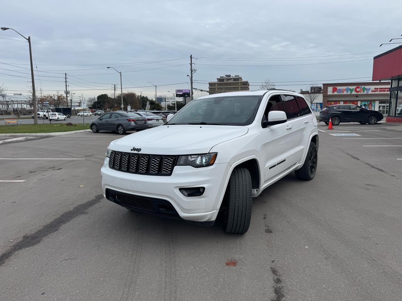 2019 Jeep Grand Cherokee ALTITUDE 4WD LEATHER PAN/ROOF NAV B/SPOT CAMERA Photo2