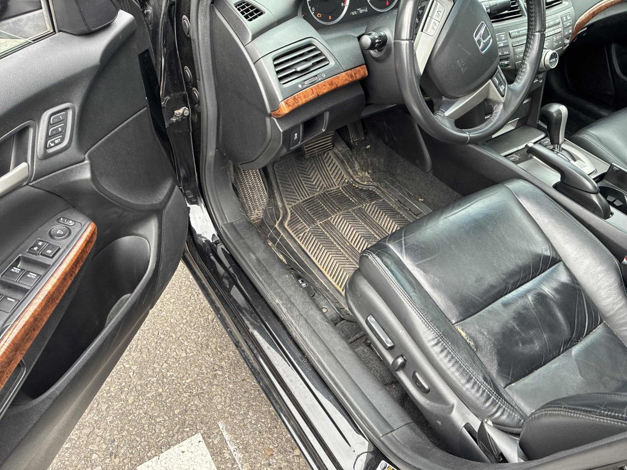 2011 Honda Accord EX-L W/NAVI Photo2