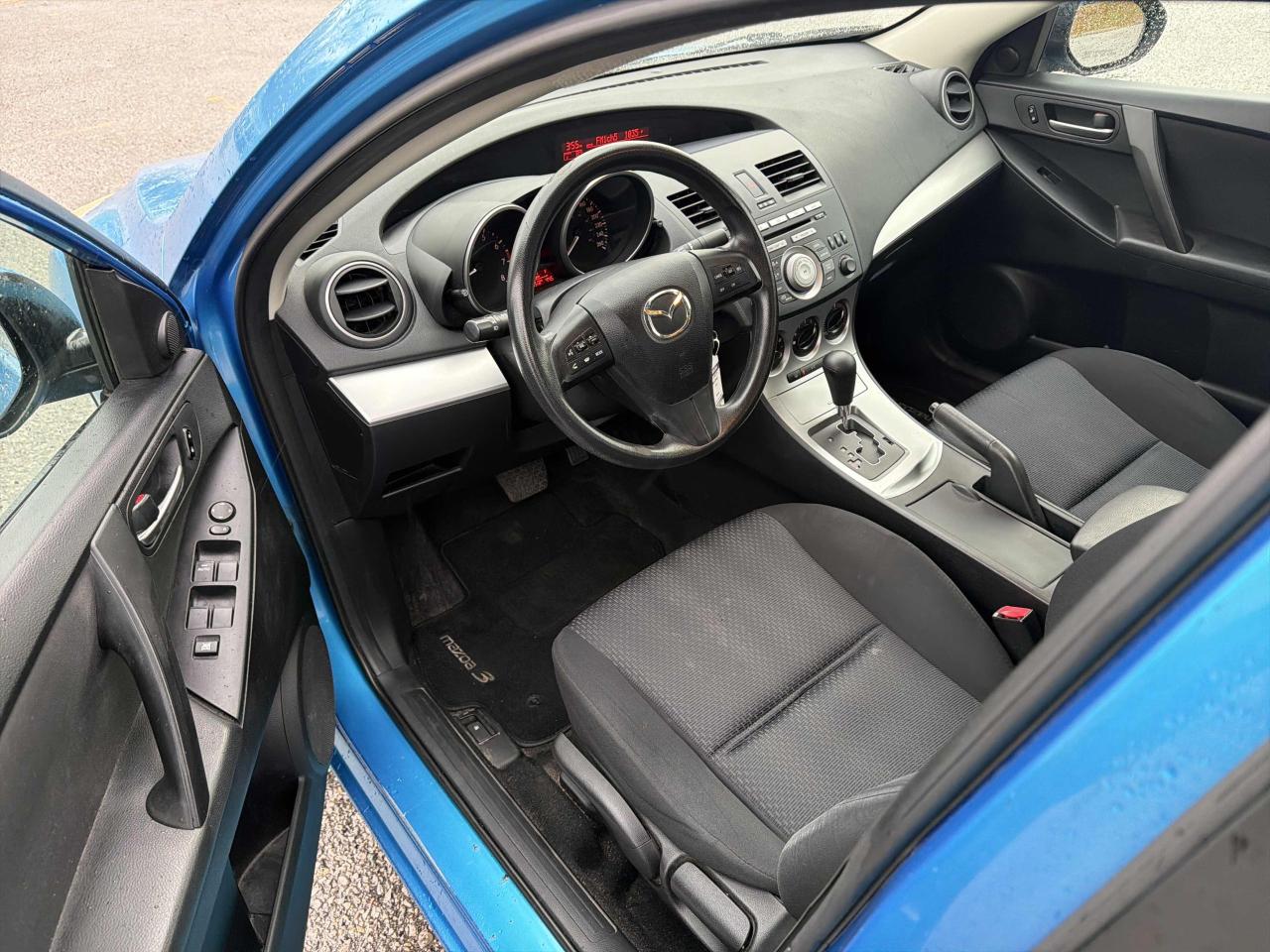 2010 Mazda MAZDA3 GX Photo3