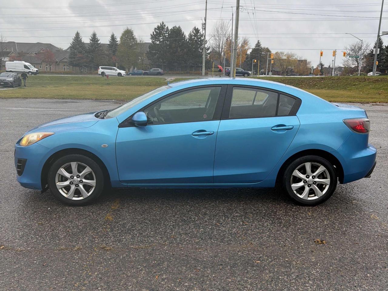 2010 Mazda MAZDA3 GX Photo2