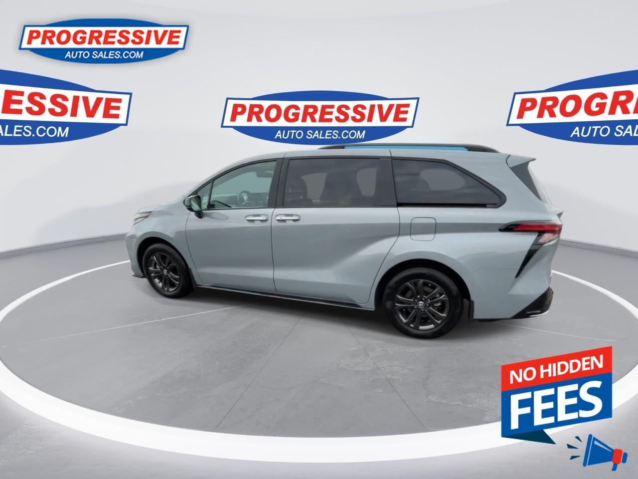 2025 Toyota Sienna LE 8-Passenger Photo