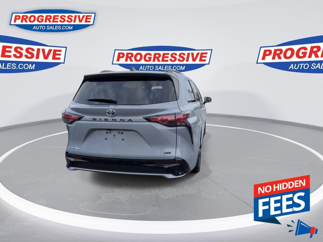 2025 Toyota Sienna LE 8-Passenger Photo