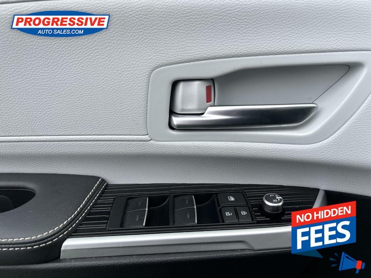 2025 Toyota Sienna LE 8-Passenger Photo