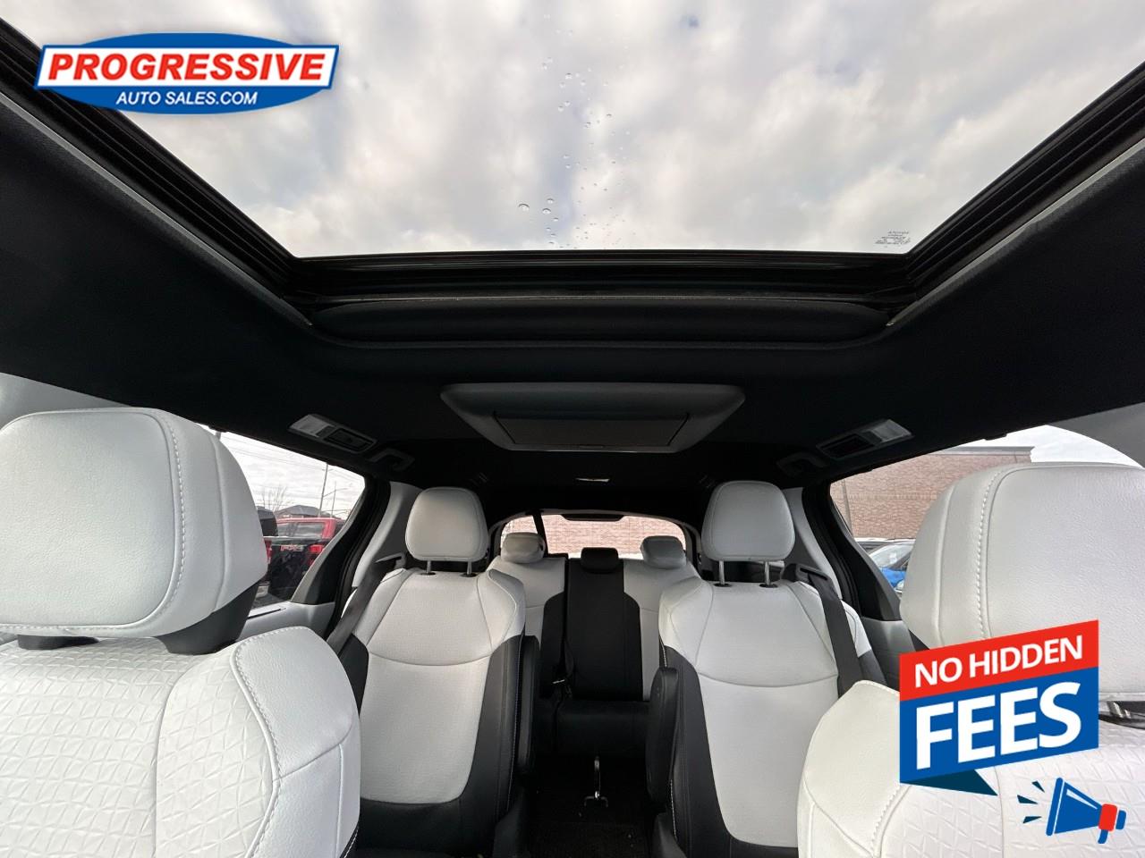 2025 Toyota Sienna LE 8-Passenger Photo