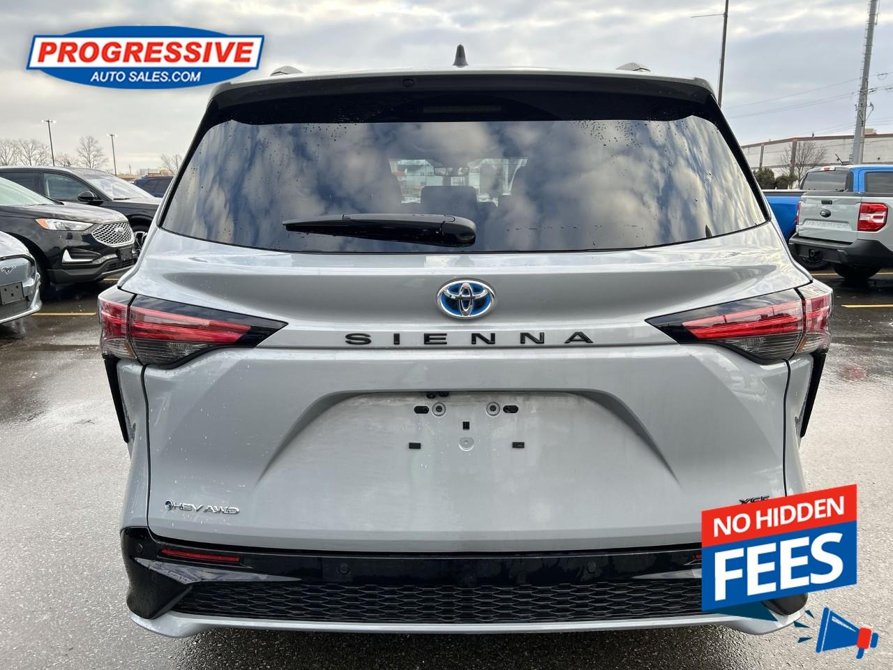 2025 Toyota Sienna LE 8-Passenger Photo