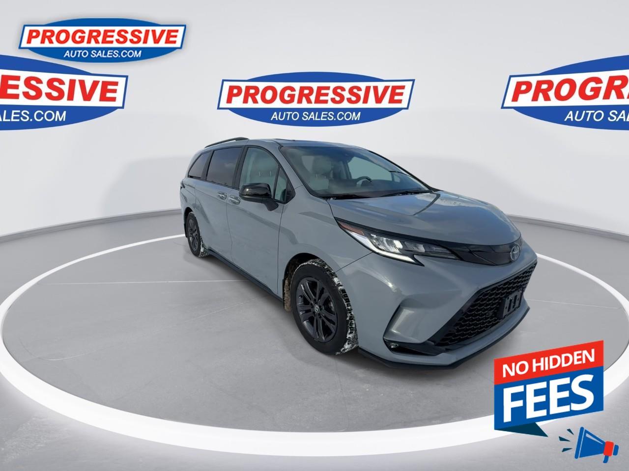 2025 Toyota Sienna LE 8-Passenger Photo2