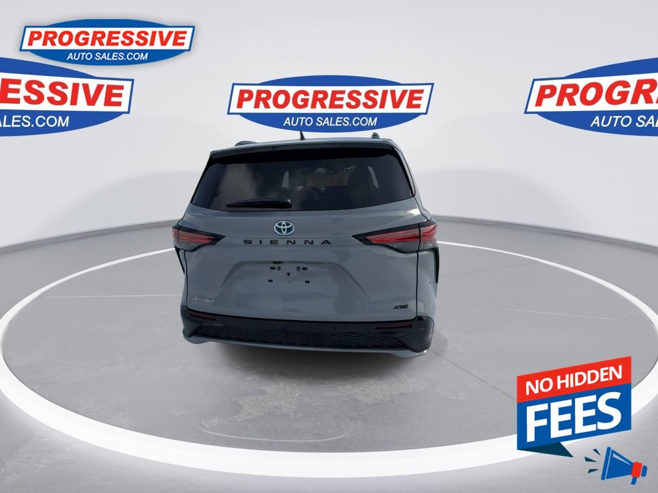 2025 Toyota Sienna LE 8-Passenger Photo